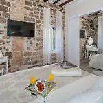 Seafront In Historical Cippico Castle Apartment Kastela