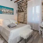 Apartment Seafront In Historical Cippico Castle Kastela