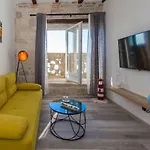 Apartment Seafront In Historical Cippico Castle *