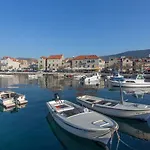 Apartment Seafront In Historical Cippico Castle