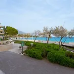Apartment Seafront In Historical Cippico Castle