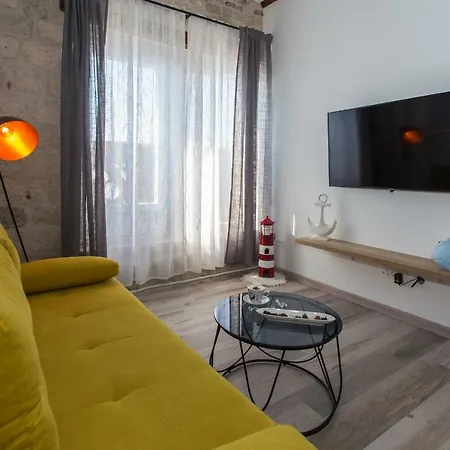 Apartment Seafront In Historical Cippico Castle