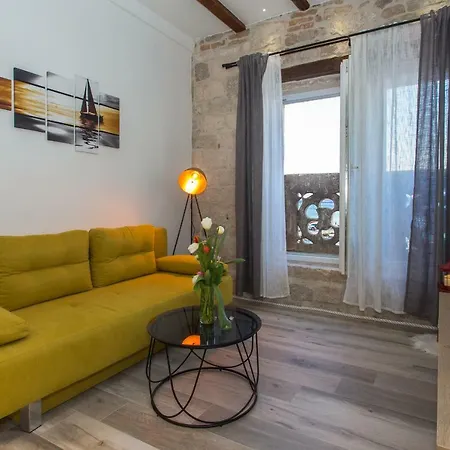Apartment Seafront In Historical Cippico Castle