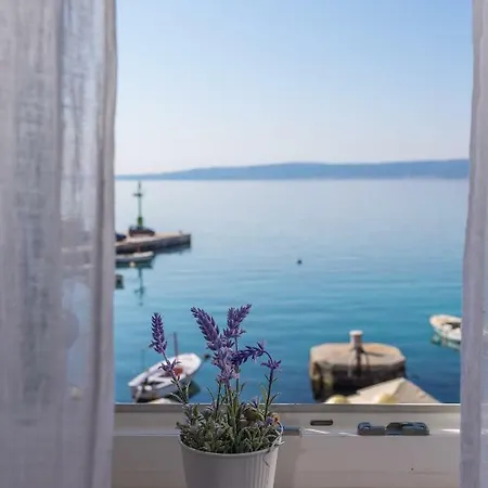 Apartment Seafront In Historical Cippico Castle Kastela
