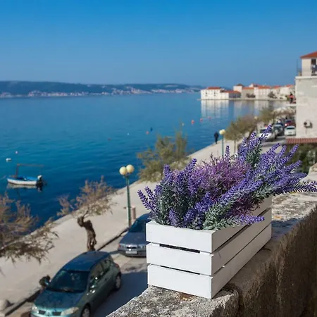 Seafront In Historical Cippico Castle Apartment