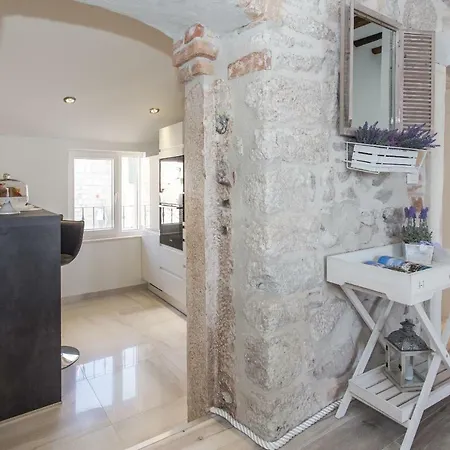 Seafront In Historical Cippico Castle Apartment Kastela