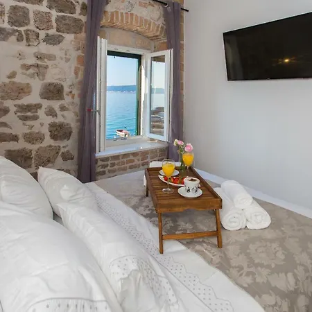 Seafront In Historical Cippico Castle Apartment *