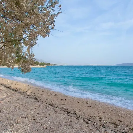 Apartment Seafront In Historical Cippico Castle *