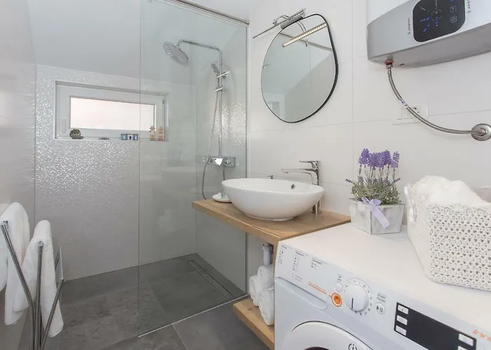 Apartment Seafront In Historical Cippico Castle Kastela